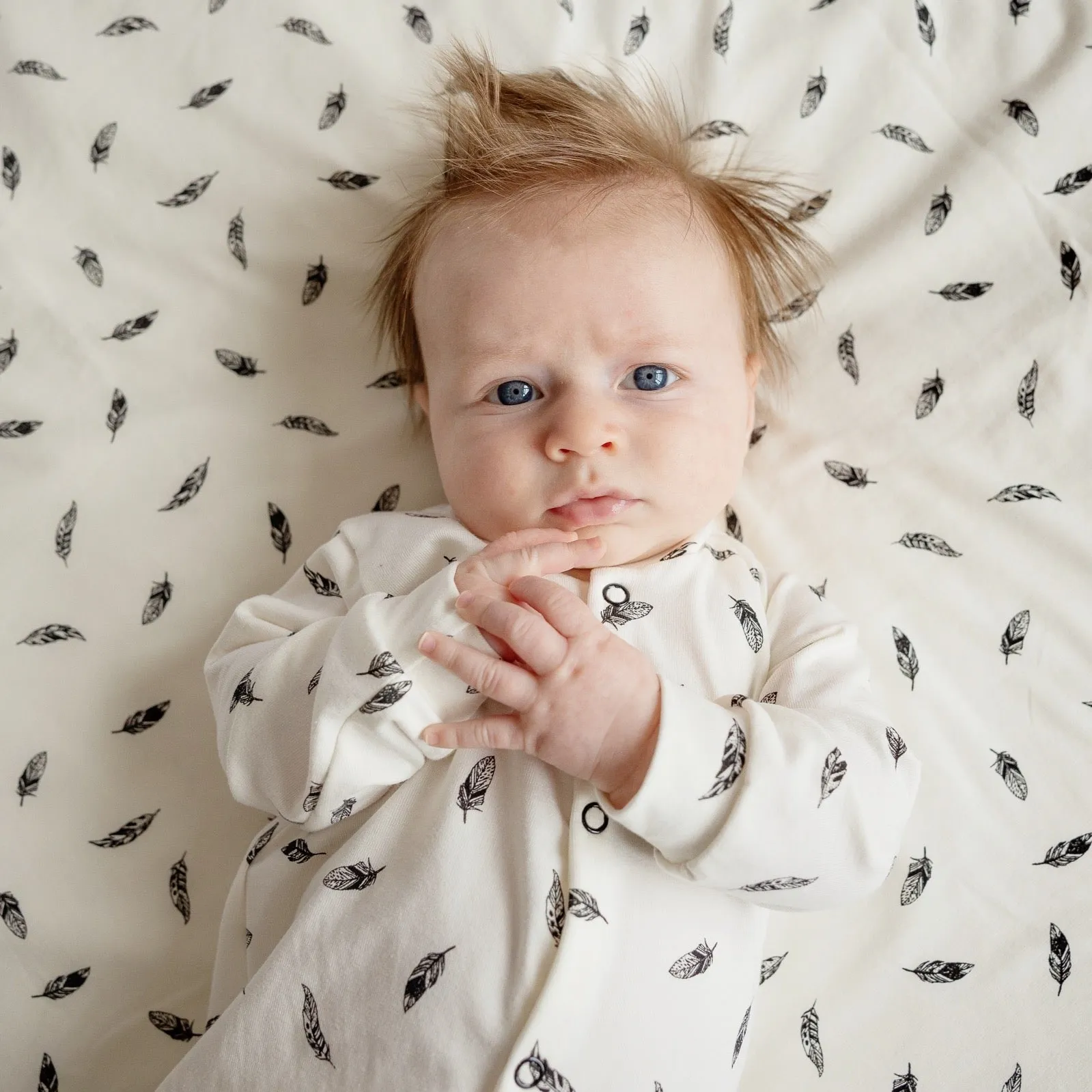 Feather print cotton sleepsuit