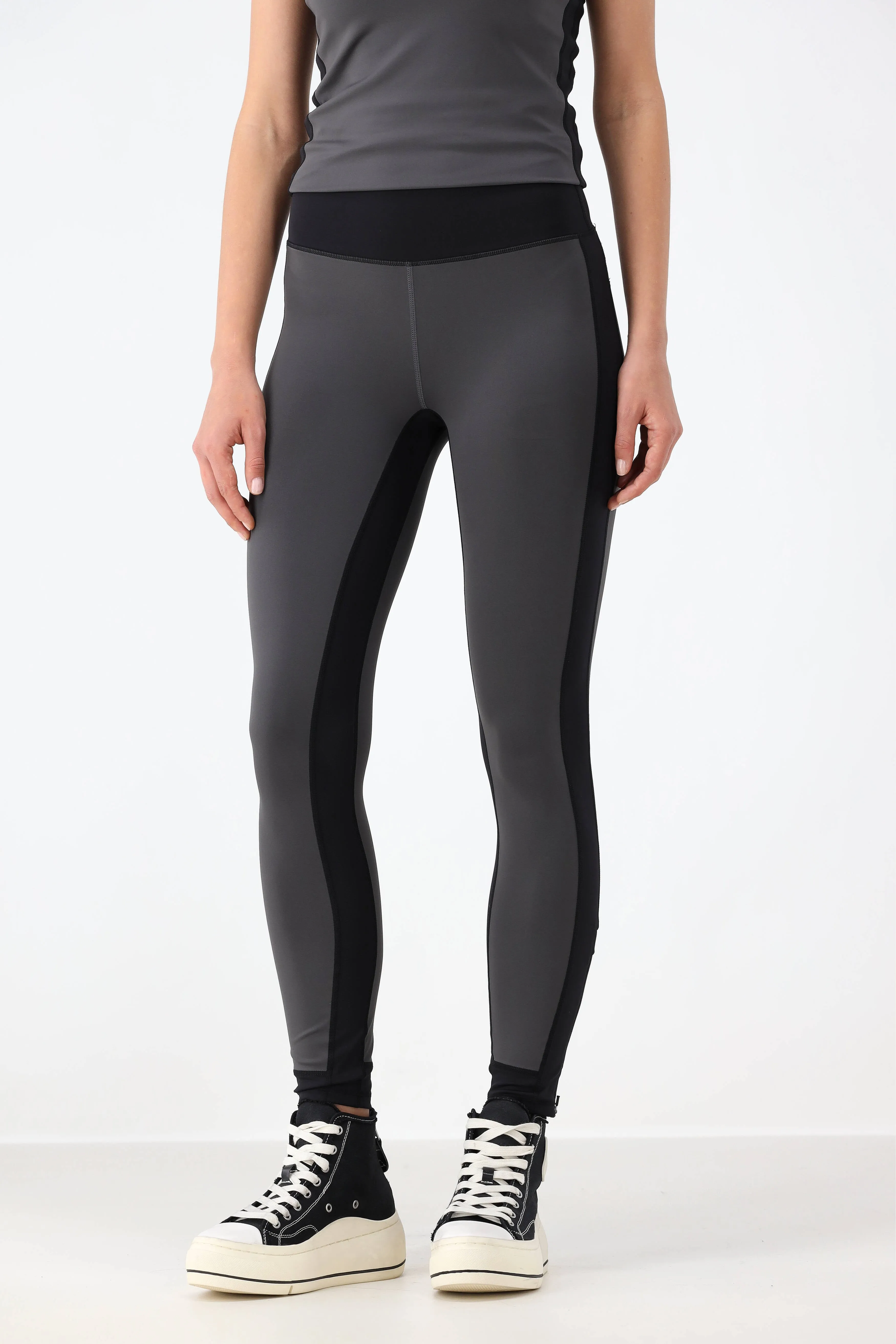 Hose Tight Runner in Schwarz