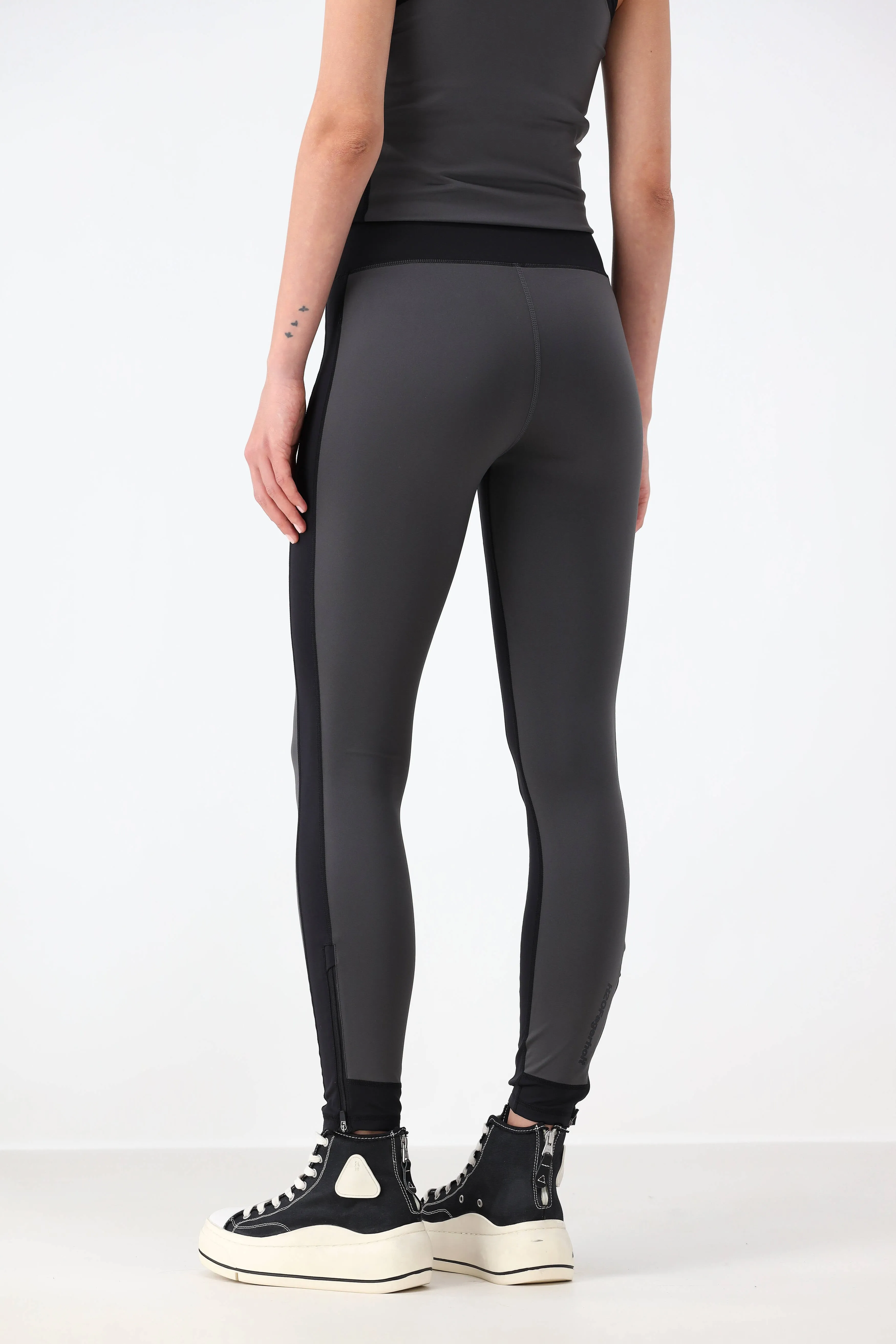 Hose Tight Runner in Schwarz